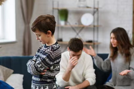 夫妻關系惡劣對孩子的影響？